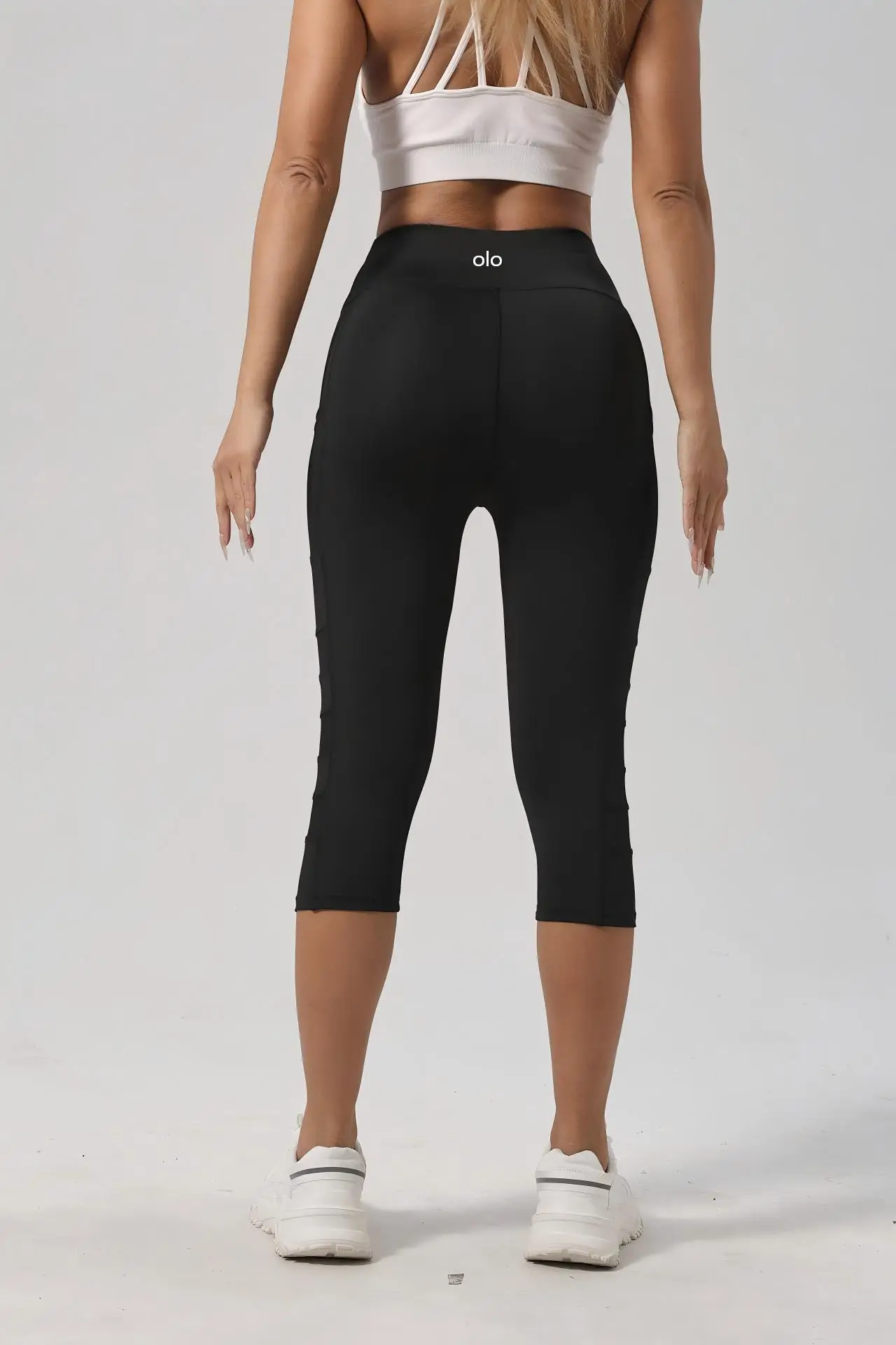 Mesh-Panel Pocket Legging in Black